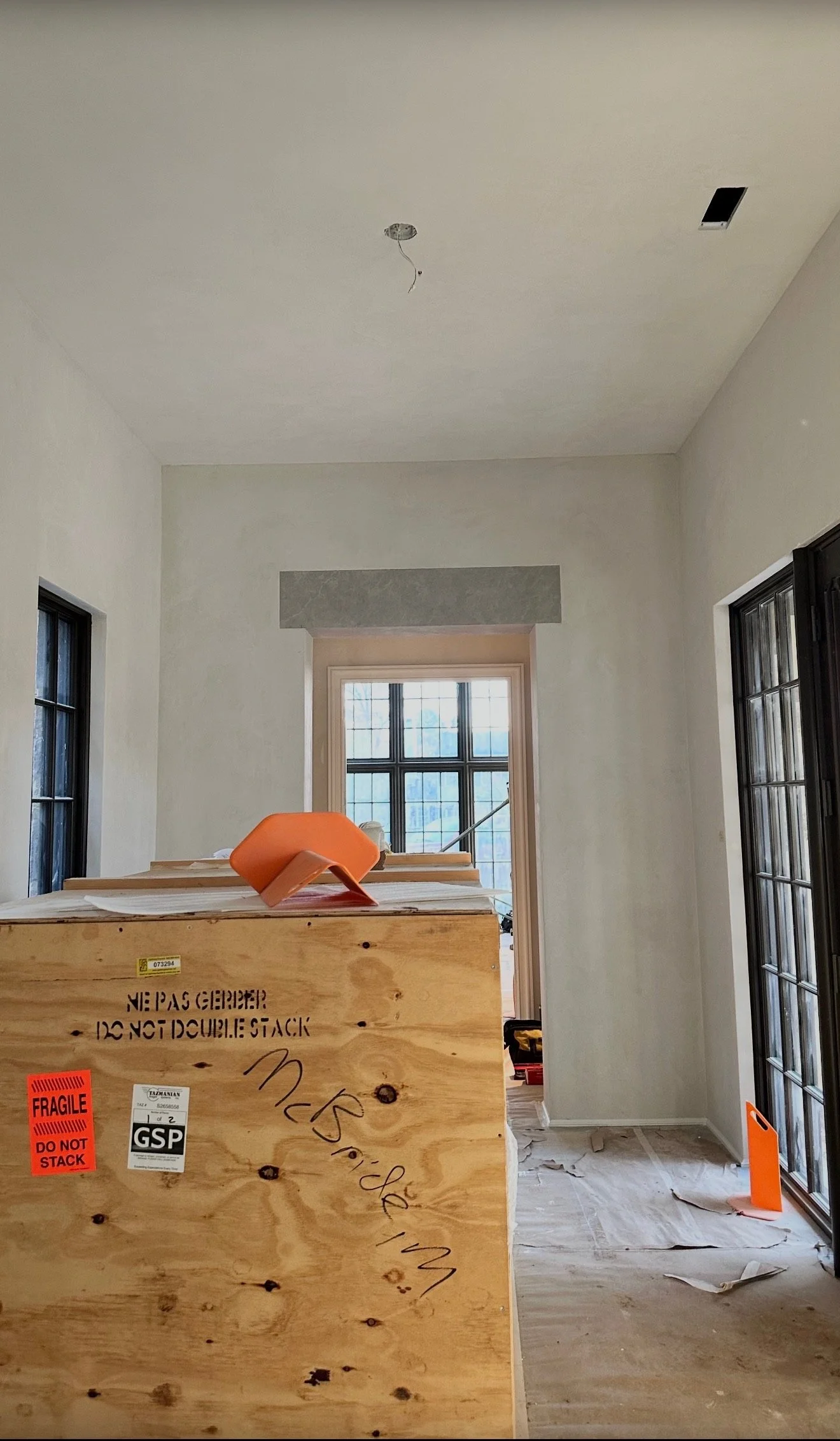 Domingue Fine Grain Lime Plaster Set with Limestone