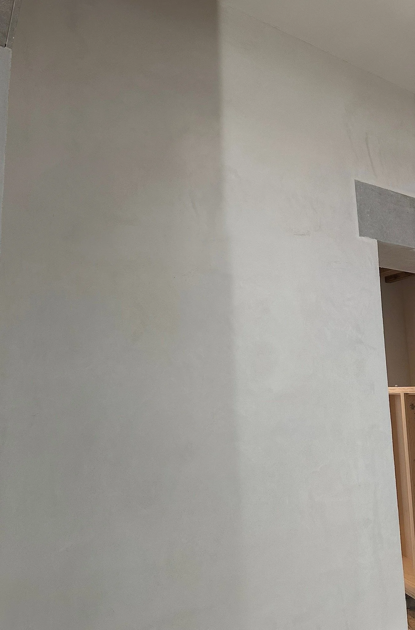 Domingue Fine Grain Lime Plaster Set with Limestone